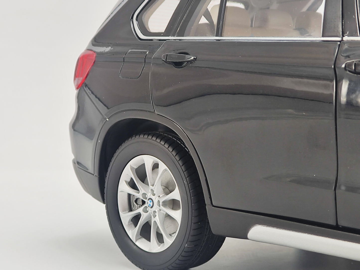 Paragon 1/18 BMW X5 (F15) Black Die-cast Model Car