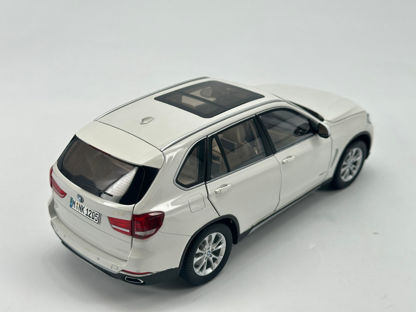 paragon 1/18 BMW X5(F15) white alloy model car