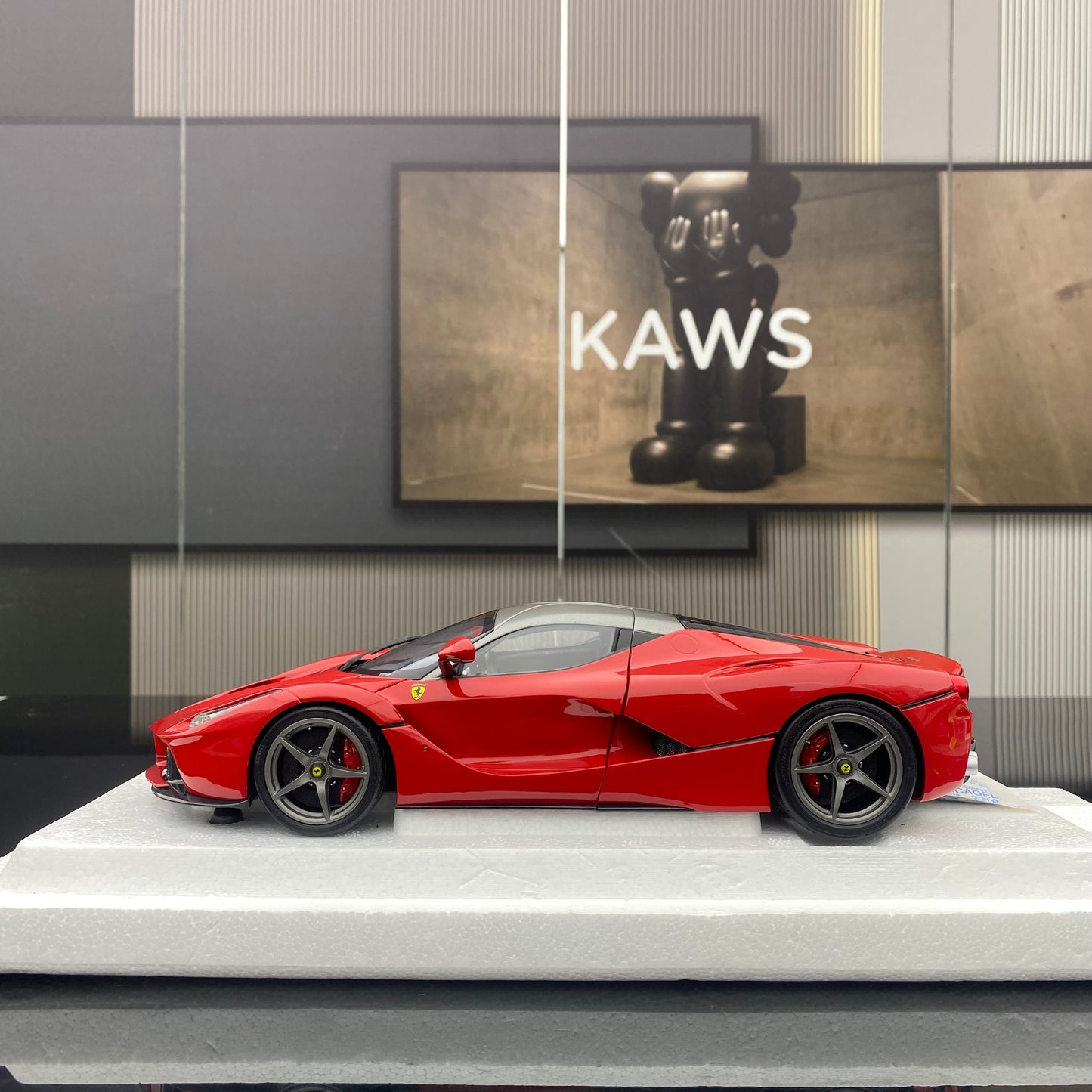 BBR 1/18 Ferrari LaFerrari Carbon Top Red Simulation Car Model Birthday Gift Ornaments