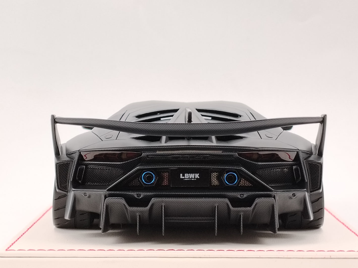 DG 1/18 Lamborghini Aventador GT EVO Black Carbon Limited Edition Die-cast Model Car
