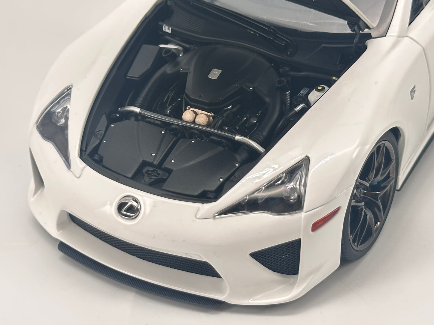 WELL 1/18 Lexus LFA White Alloy Car Model
