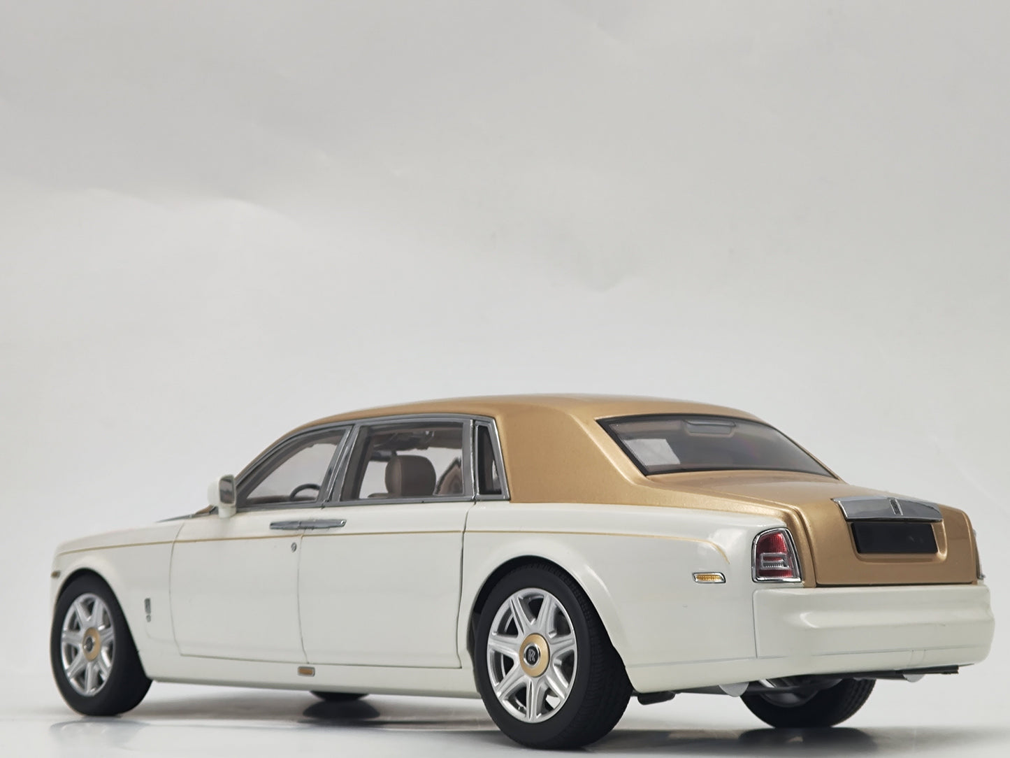 Kyosho 1/18 Rolls-Royce Phantom Peninsula Green Alloy Model Car