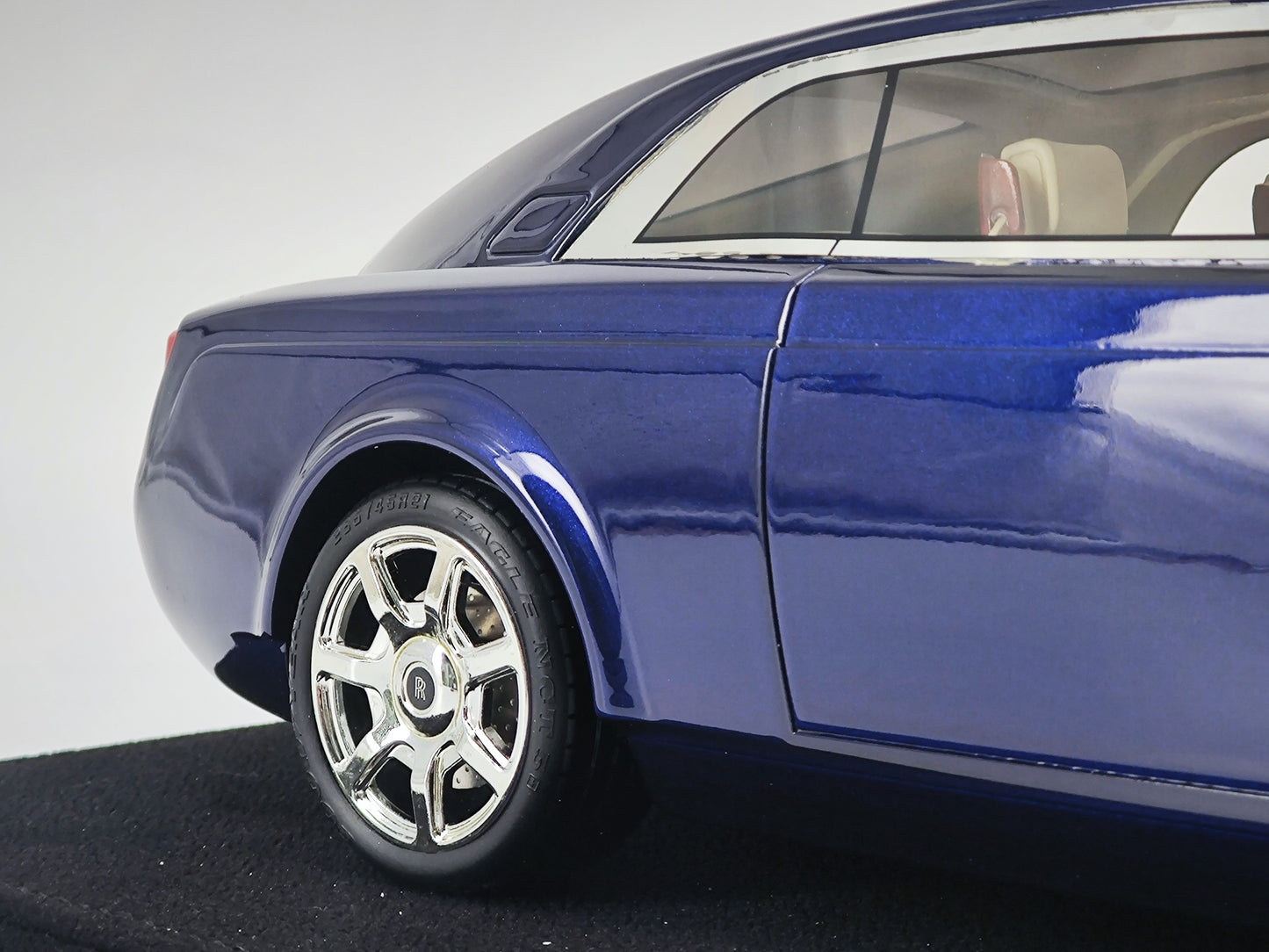 AutoBarn 1/18 Rolls-Royce Sweptail Metallic Blue Simulation Car Model Ornaments