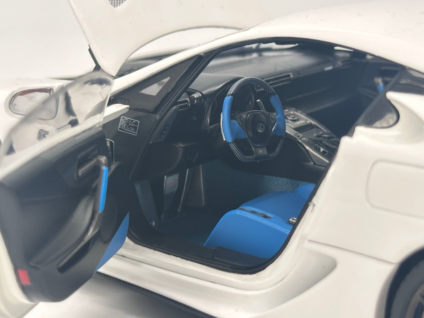WELL 1/18 Lexus LFA White Alloy Car Model