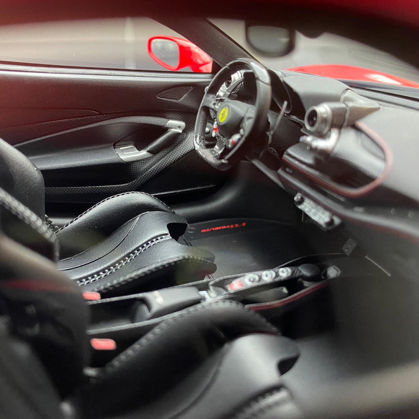 Adorno de coche Ferrari F8 Standard Red de edición limitada, modelo HH 1/18
