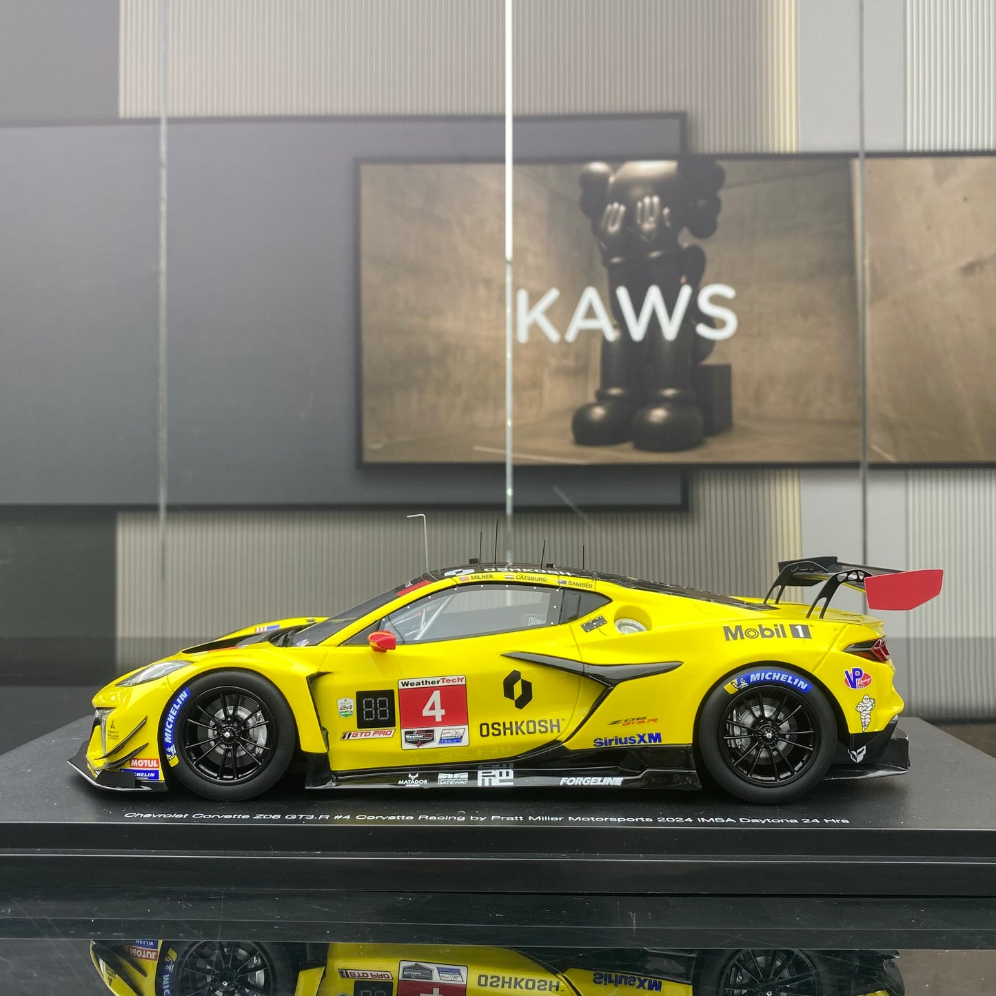 Topspeed 1/18 Chevrolet Corvette GT3.R #4 resin car model ornaments