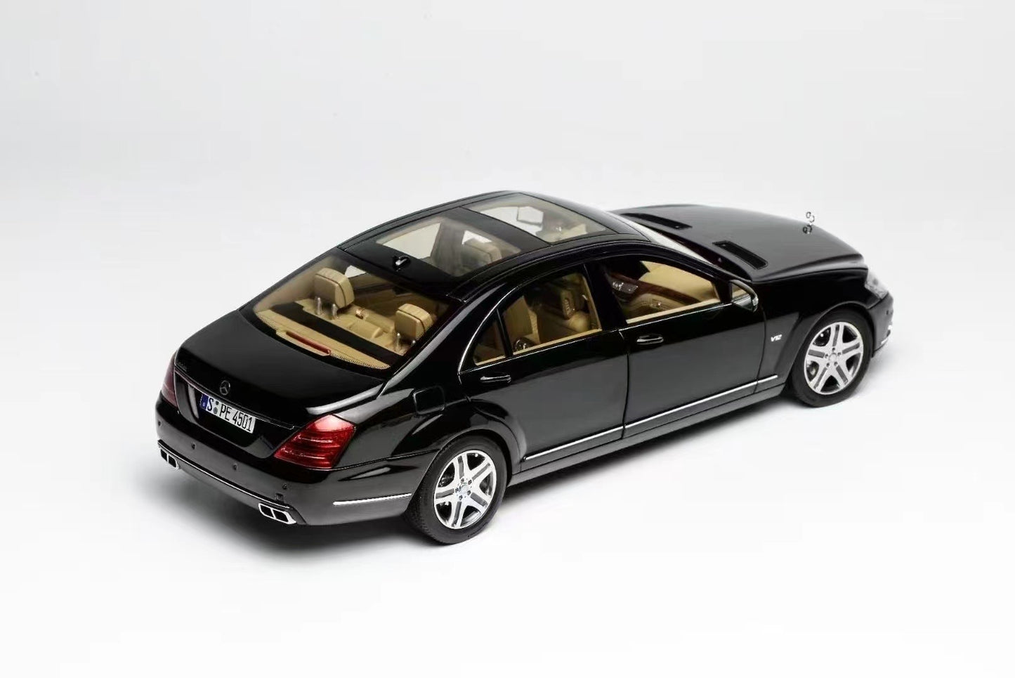 MOTORHELIX 1/18 Mercedes benz S600L AMG W221 alloy car model