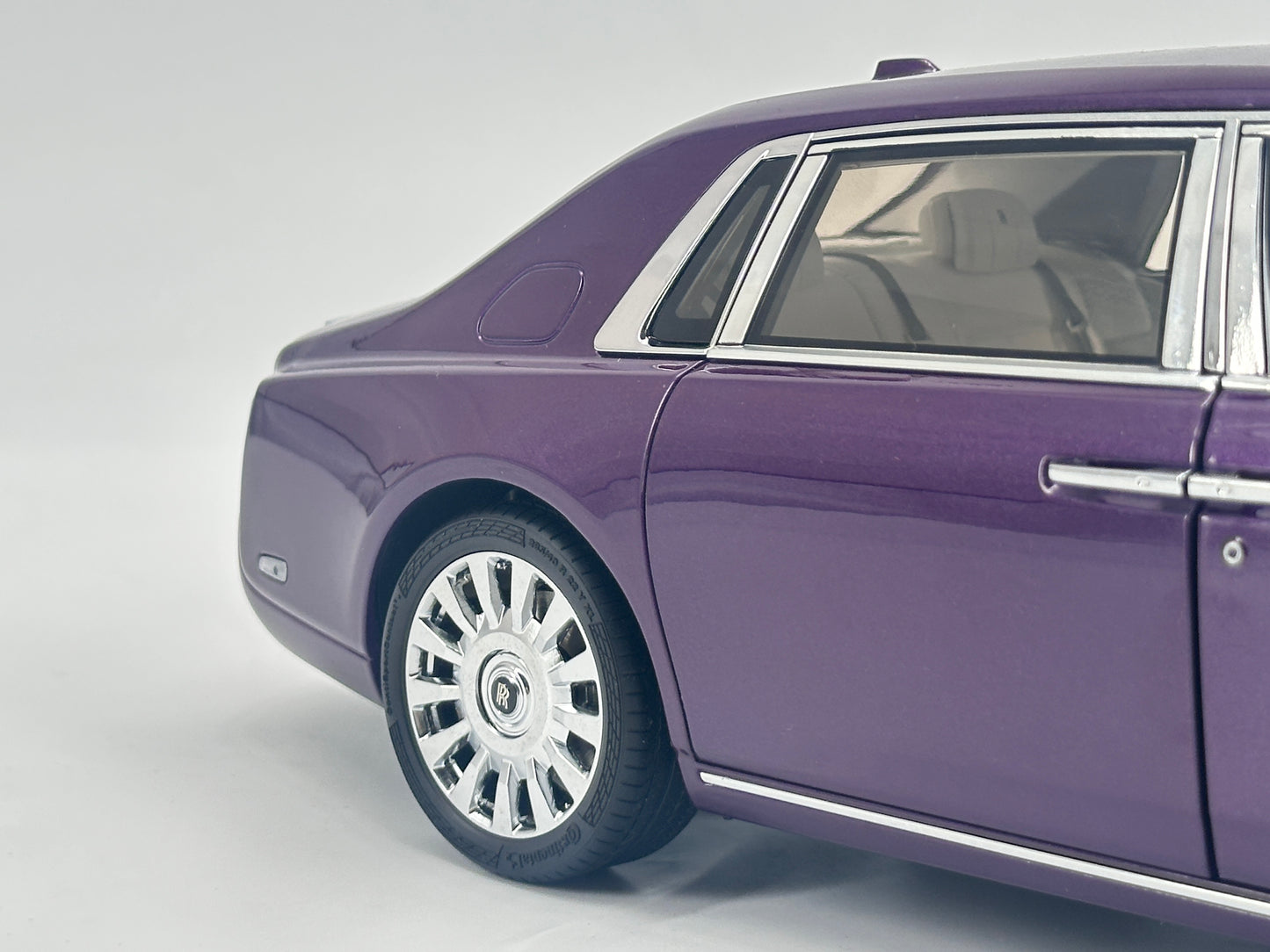 ZP 1/18 Rolls-Royce Phantom Pearlescent Purple Alloy Car Model