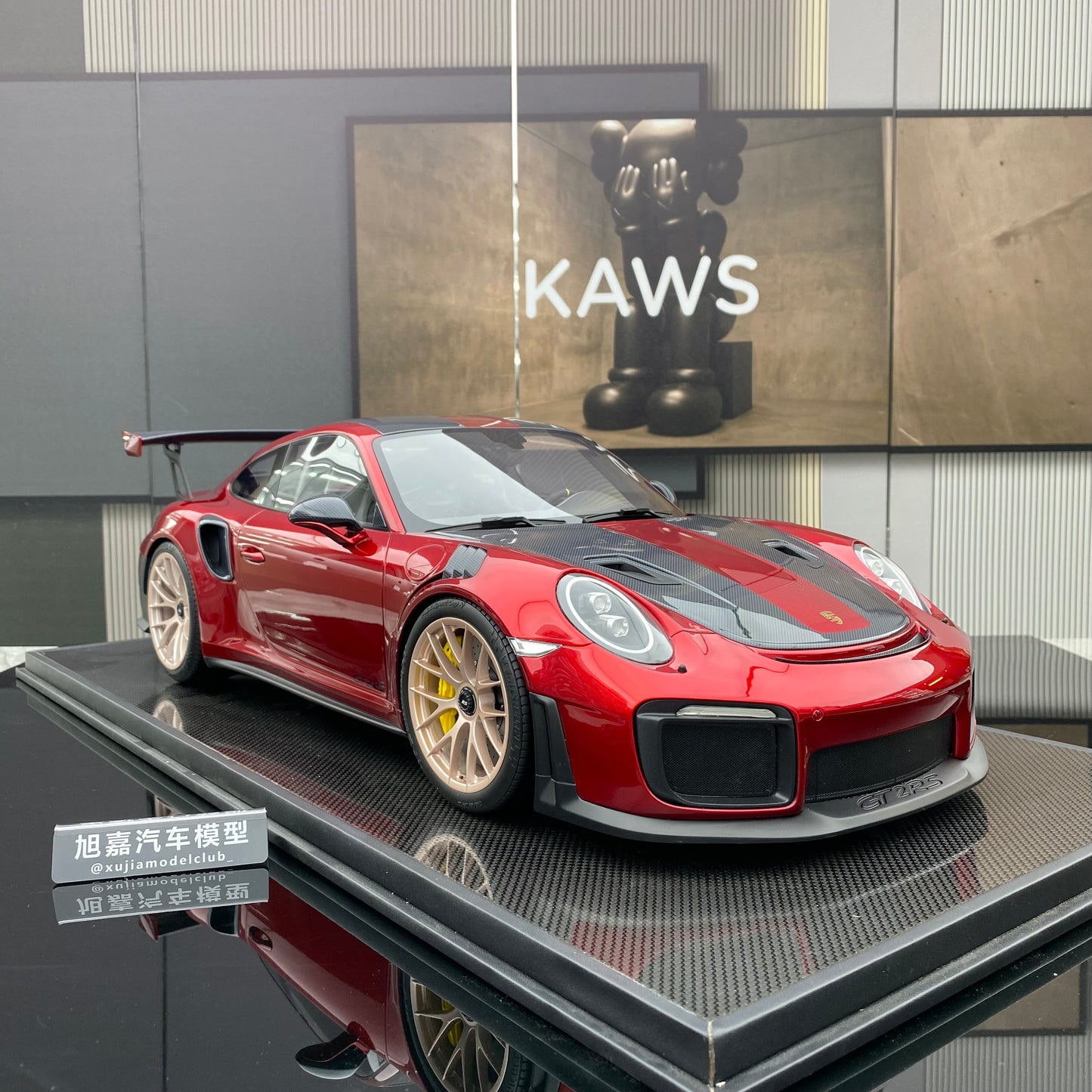DM 1/8 Porsche 911 GT2RS trendy collectible ornaments simulation car model