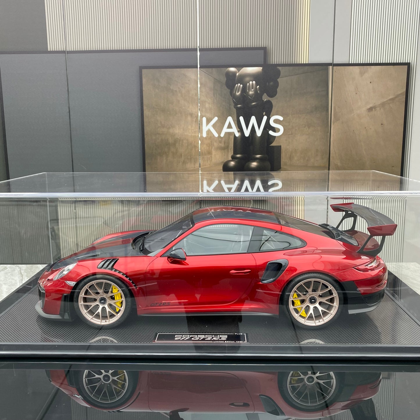 DM 1/8 Porsche 911 GT2RS trendy collectible ornaments simulation car model
