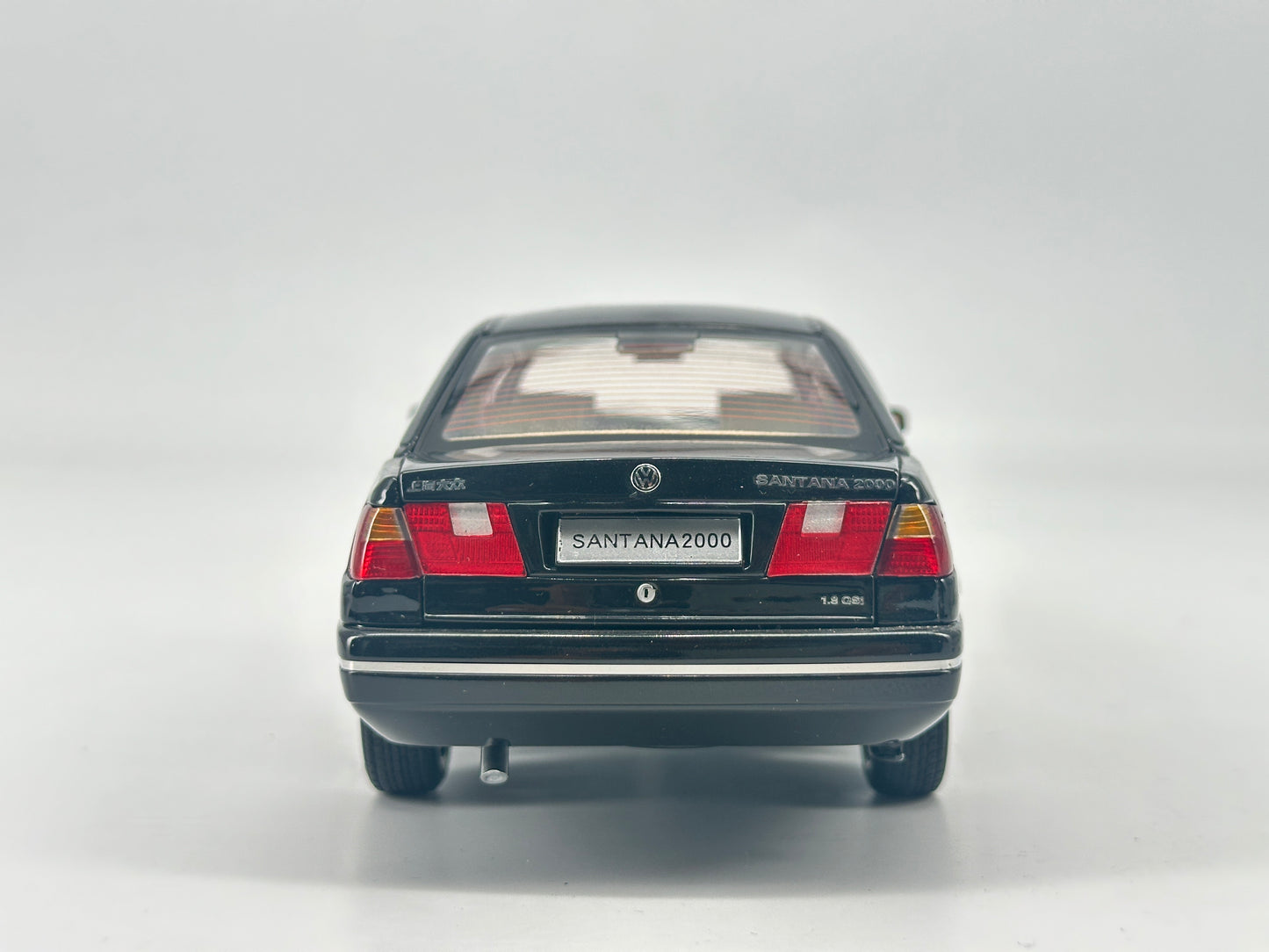 ZP 1/18 Volkswagen Santana 2000 Black Alloy Car Model