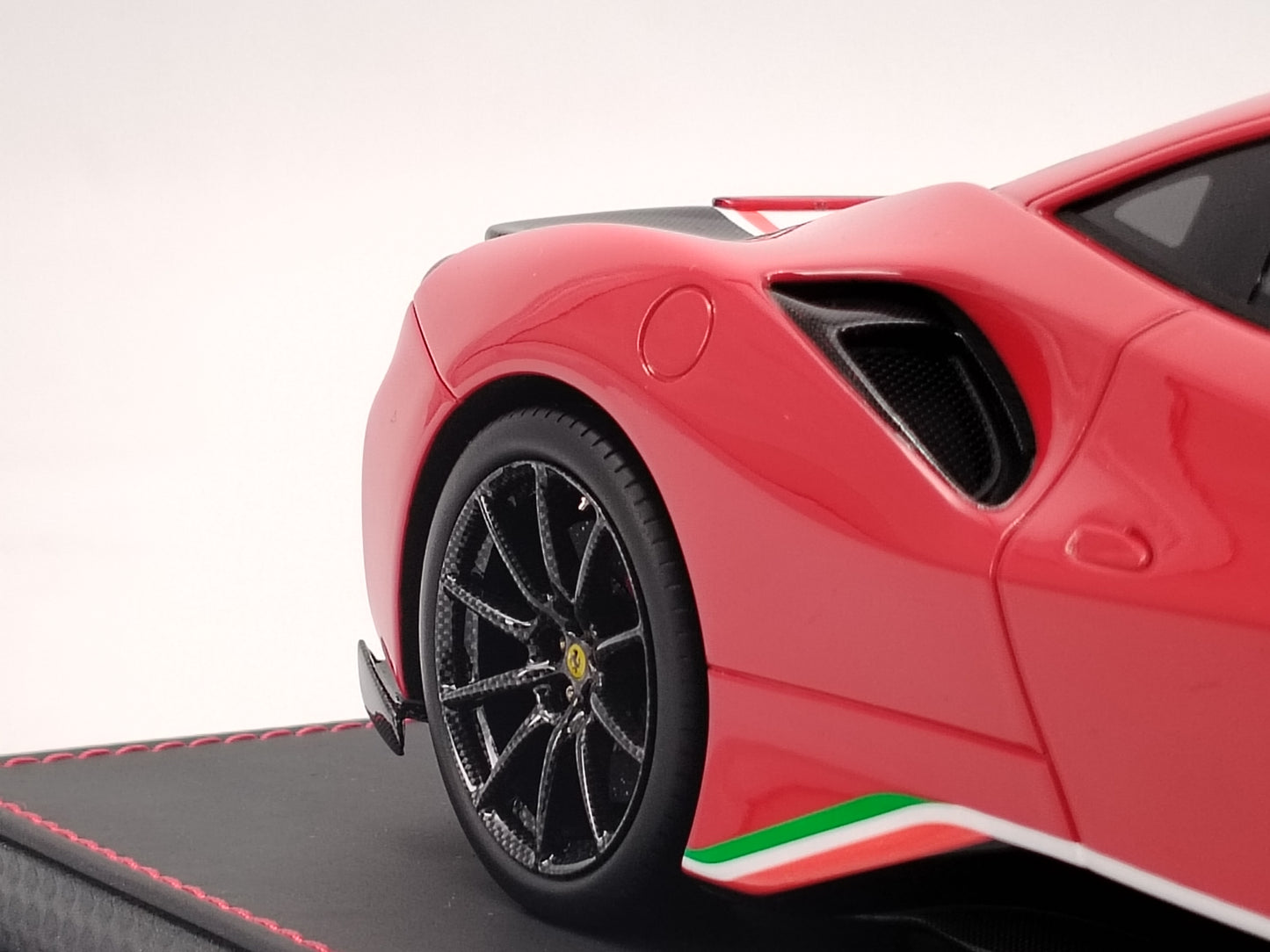 BBR 1/18 Ferrari 488 Pista Piloti 51# Standard Red Simulation Car Model
