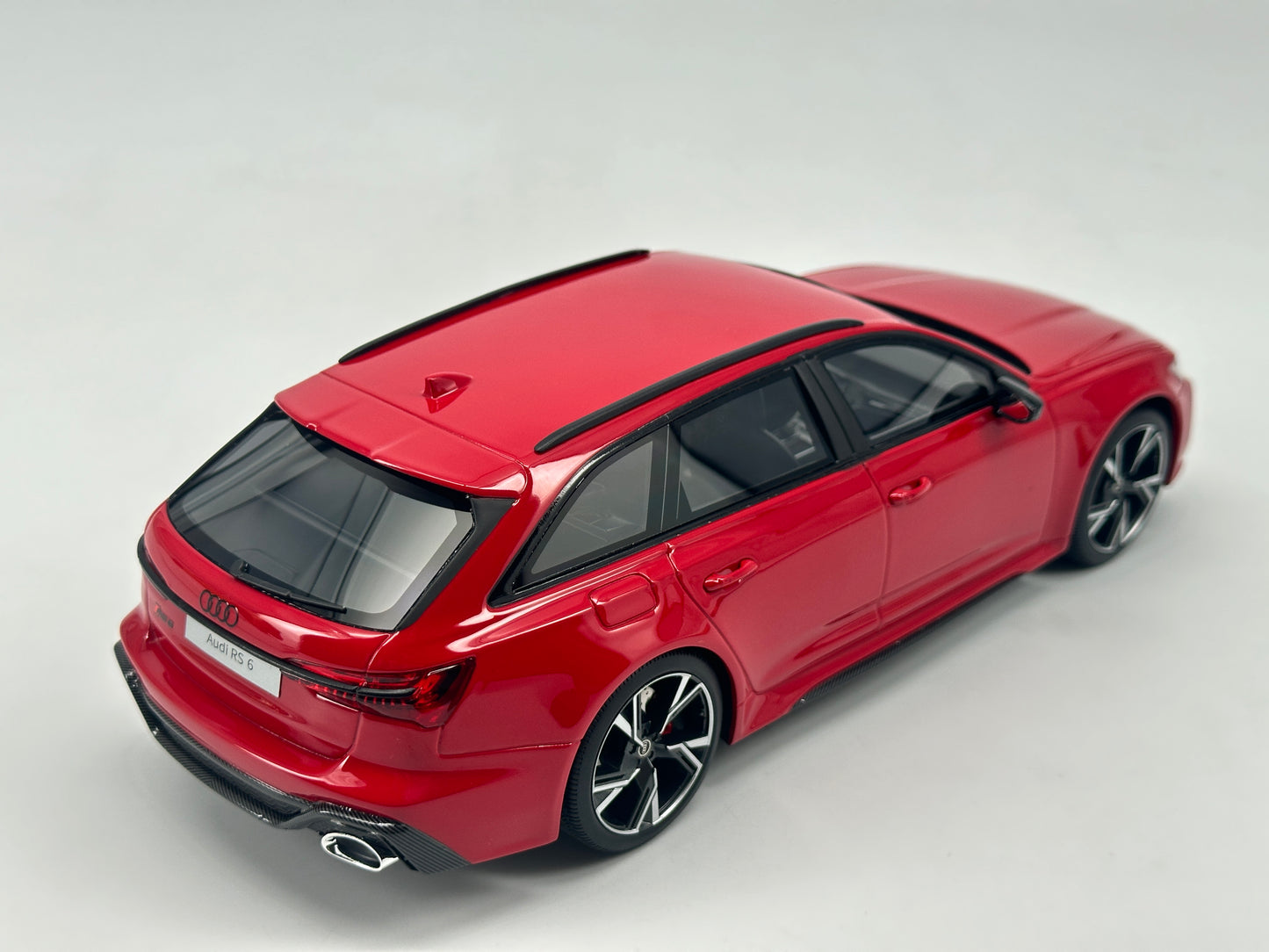 TOPSPEED 1/18 Audi AUDI RS6 AVANT Simulation Car Model Ornaments Closed
