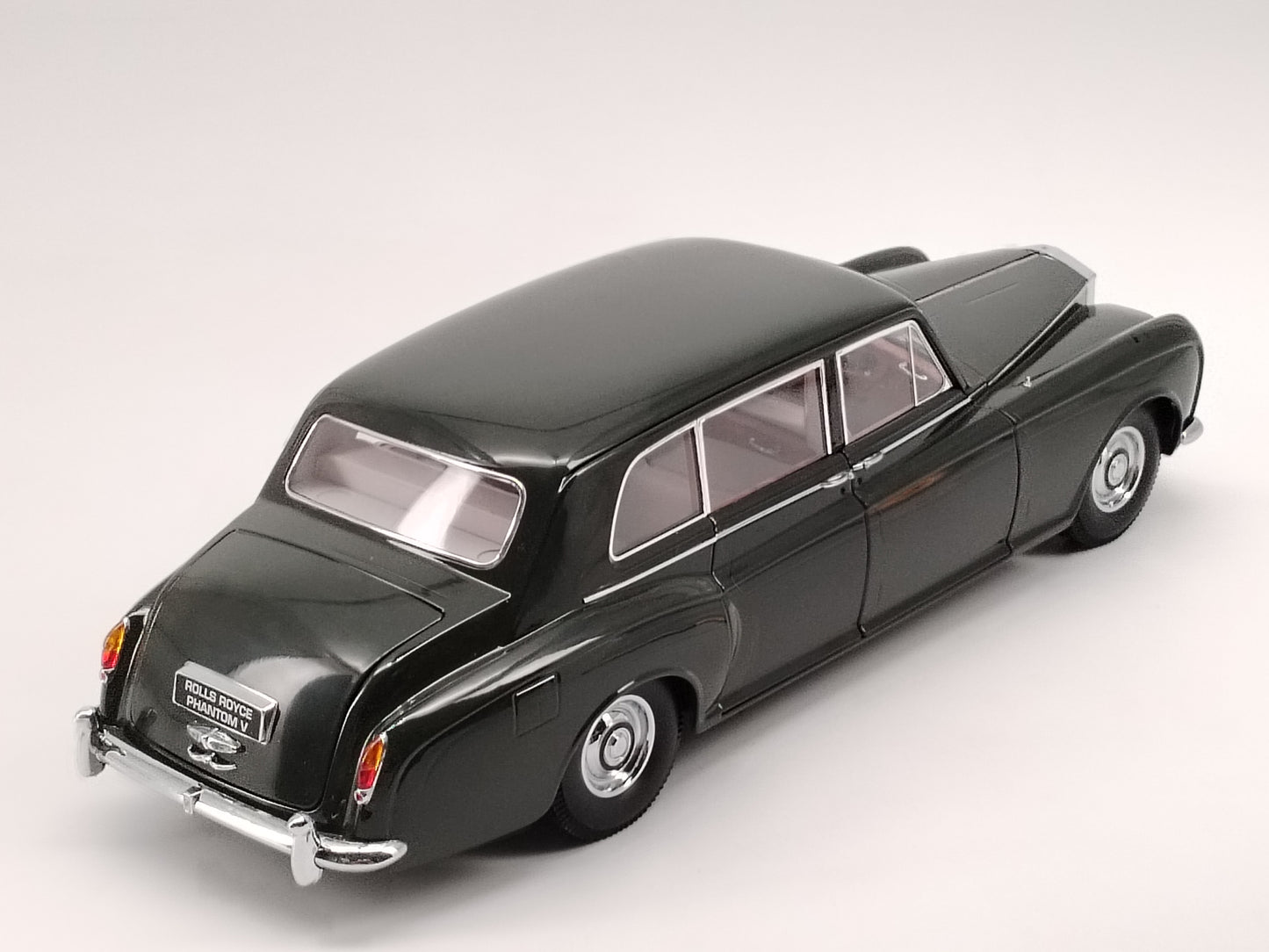 Paragon 1/18 Rolls-Royce Phantom 5th Generation Alloy Car Model Ornaments Birthday Gift