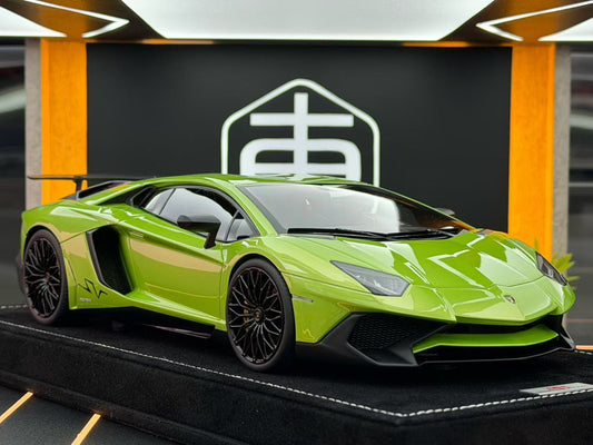 MR 1:18 Lamborghini Aventador LP750-4 Green 33/49 DDJ083