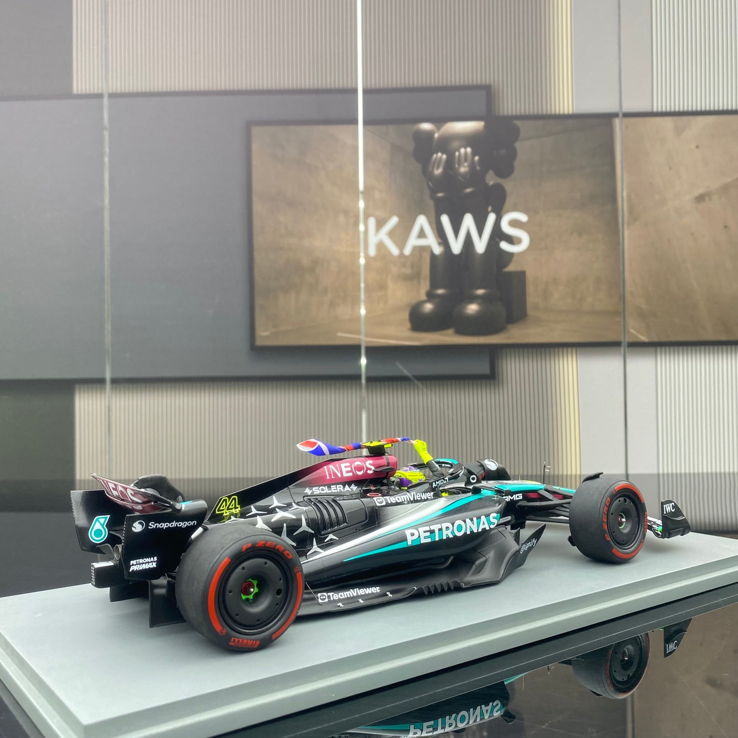 Spark 1/18 Mercedes-AMG W15 UK Grand Prix Victory No. 44 Hamilton Sitting and Holding the Flag Version