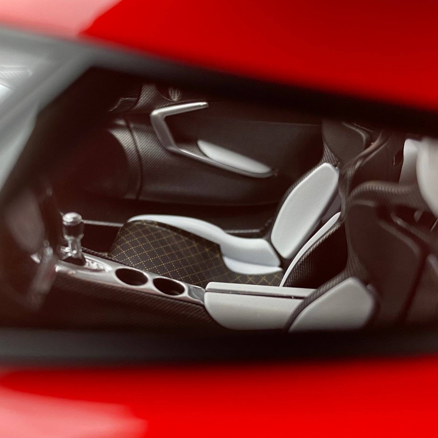 Adorno de simulación de coche rojo Koenigsegg Jesko a escala 1/18 de FRONTIART