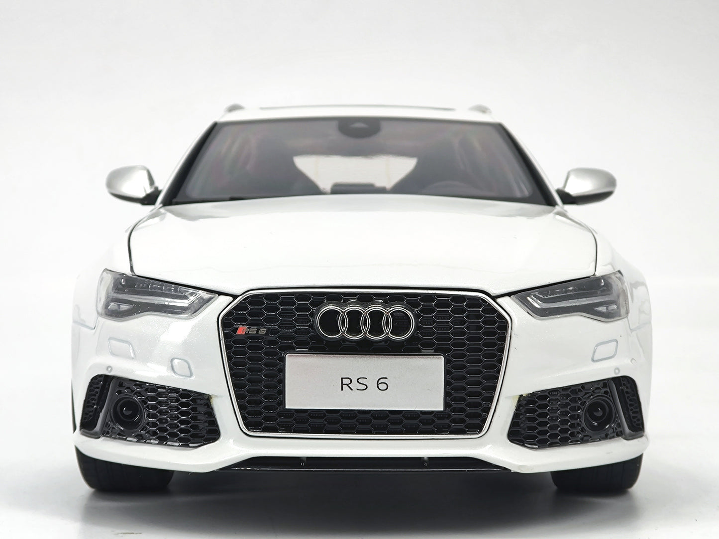 Well 1/18 Audi RS6 C7 White Alloy Simulation Car Model Ornaments Birthday Gift