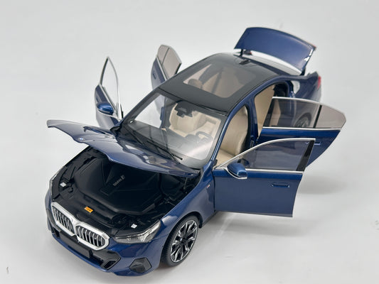MINICHAMPS 1/18 BMW i5 Metallic Blue Alloy Car Model 110023400