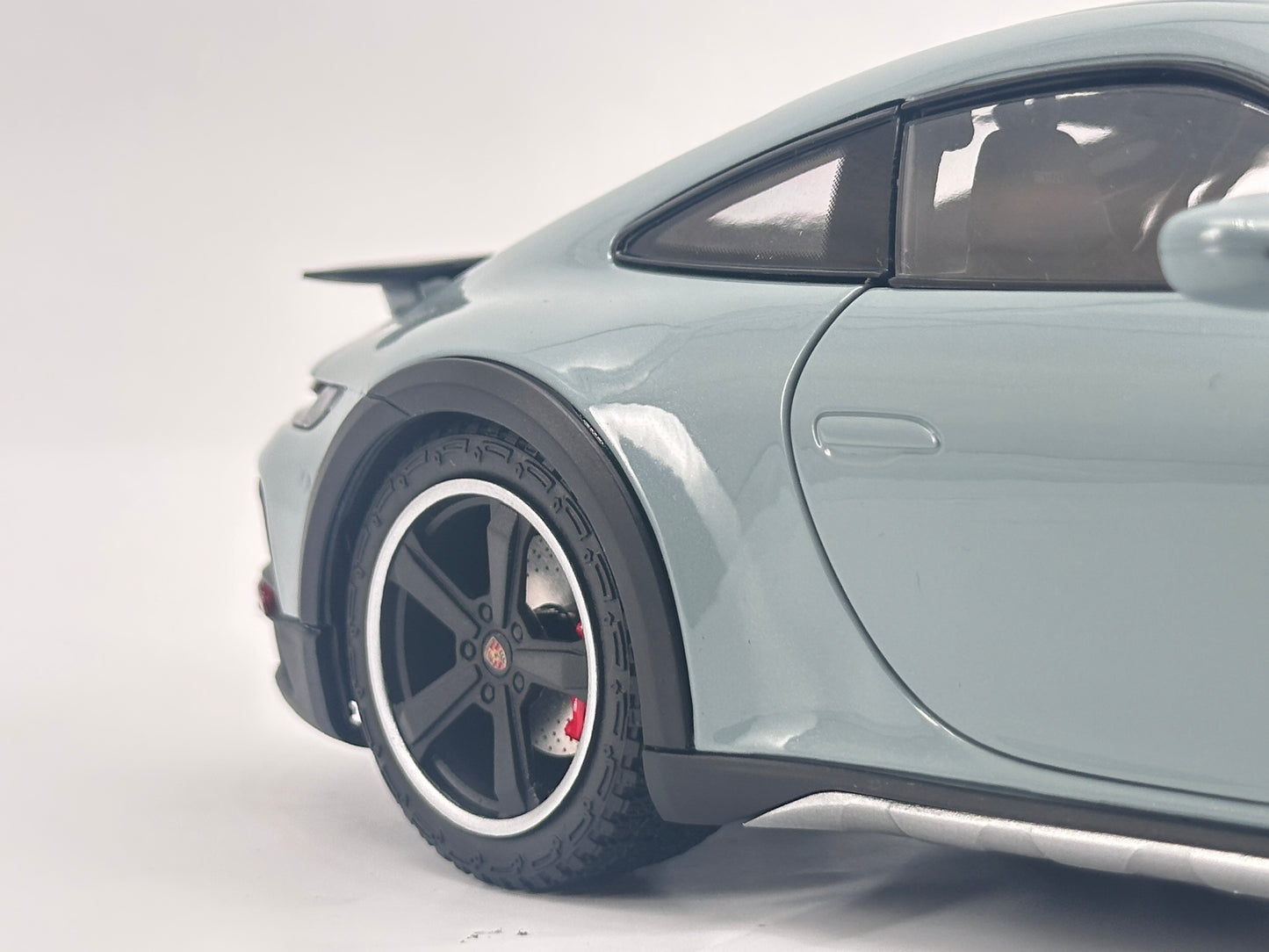 MINICHAMPS 1/18 Porsche 911 DAKAR Metallic Green Alloy Car Model