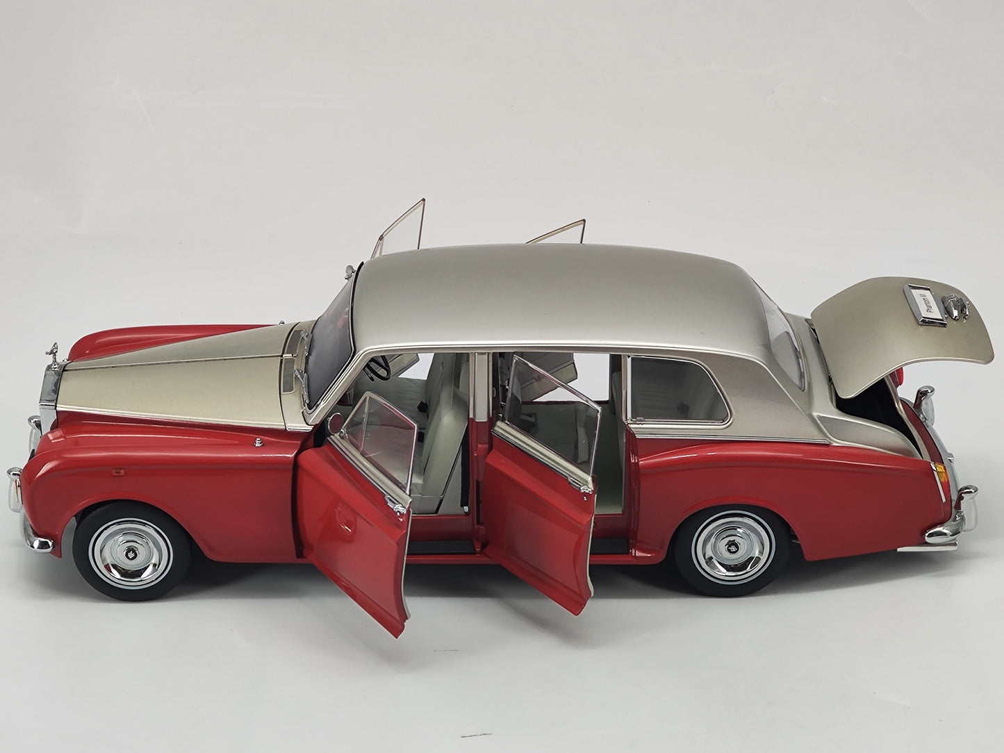 Kyosho 1/18 Rolls-Royce Phantom IV Silver Red Cover Alloy Simulation Model Car