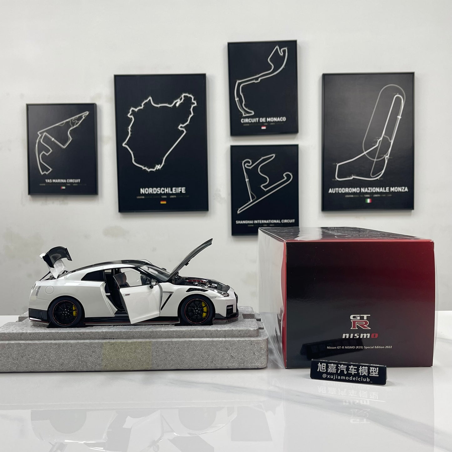 MOTORHELIX 1/18 Nissan GT-R NISMO (R35) Special Edition 2022 Brilliant Pearl White MH378