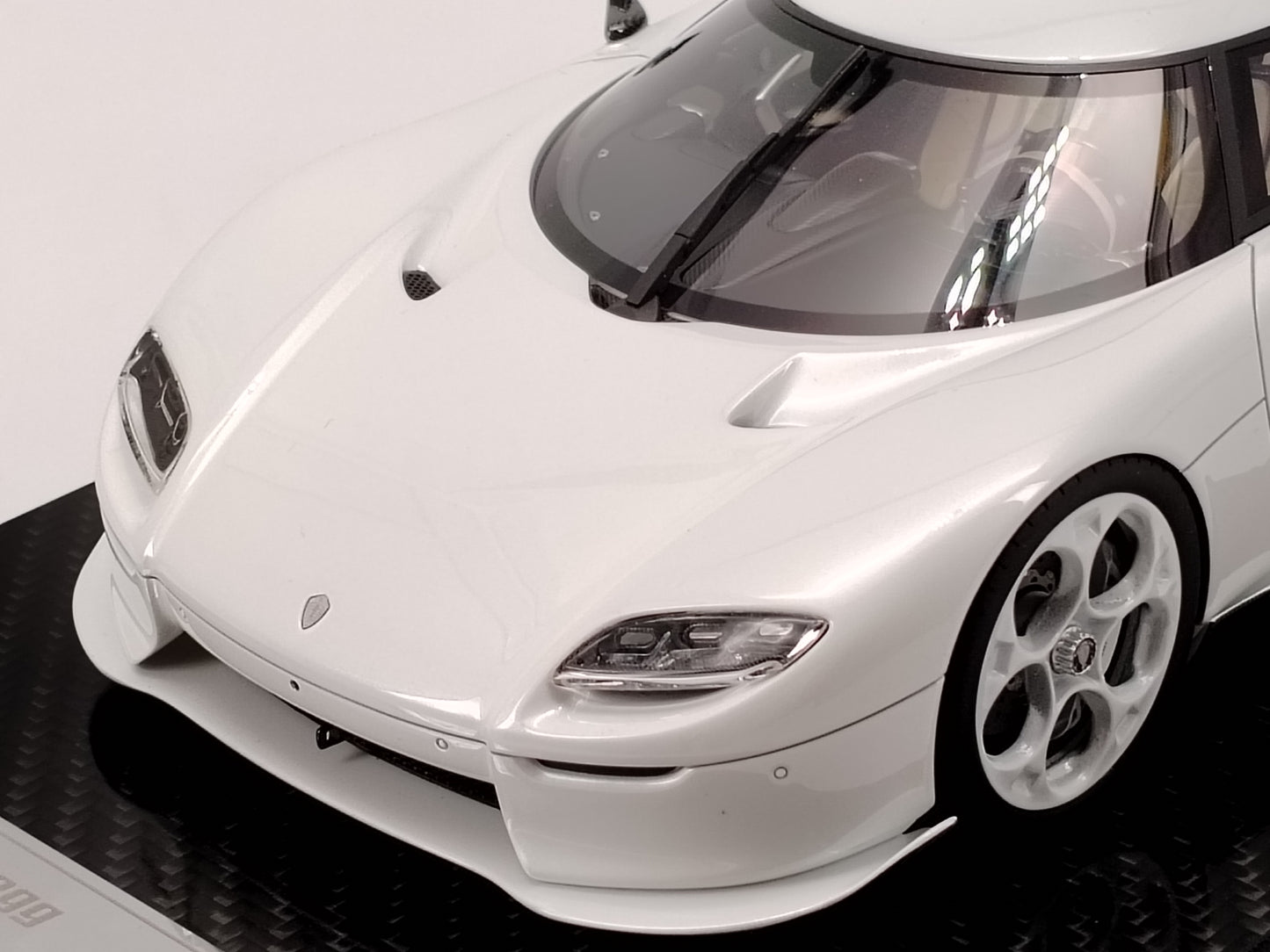 FRONTIART 1/18 Koenigsegg CC850 White Model Car
