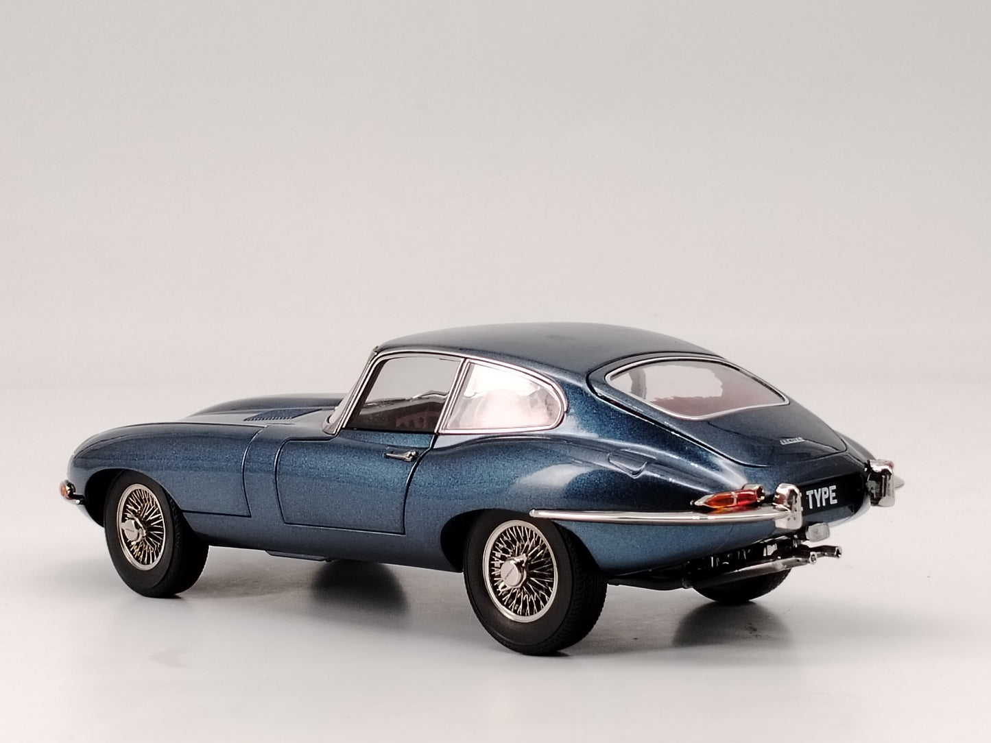 Kyosho 1/18 Jaguar E TYPE alloy simulation model car birthday gift ornaments