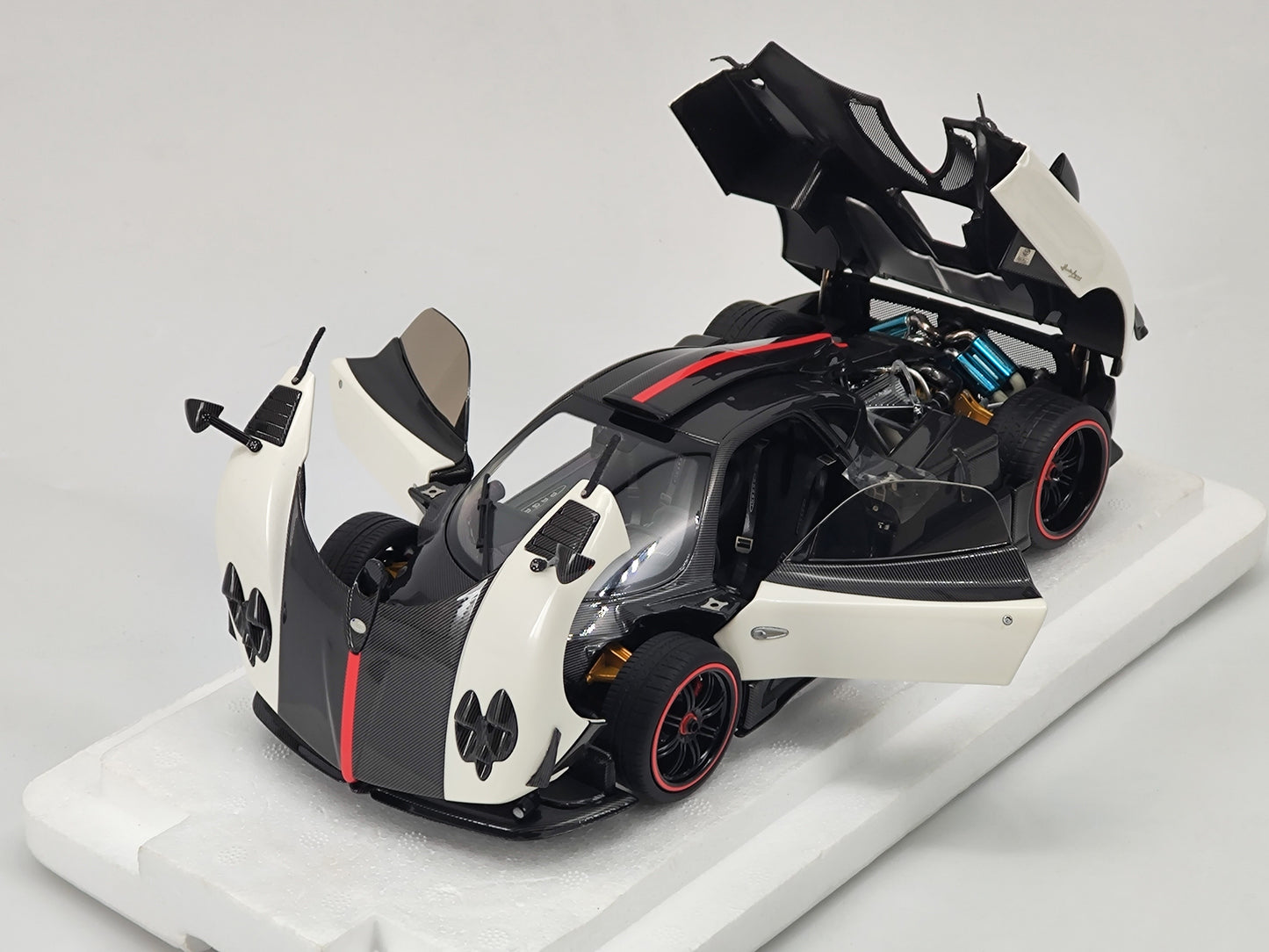 Almost Real 1/18 Pagani Zonda Cinque Diecast Model Car