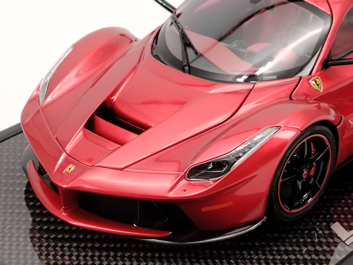 BBR 1/18 Ferrari LaFerrari Full-Opening Alloy Hamilton Carbon Base Volcano Metallic Red Alloy Car Model BBR1822H8DIE