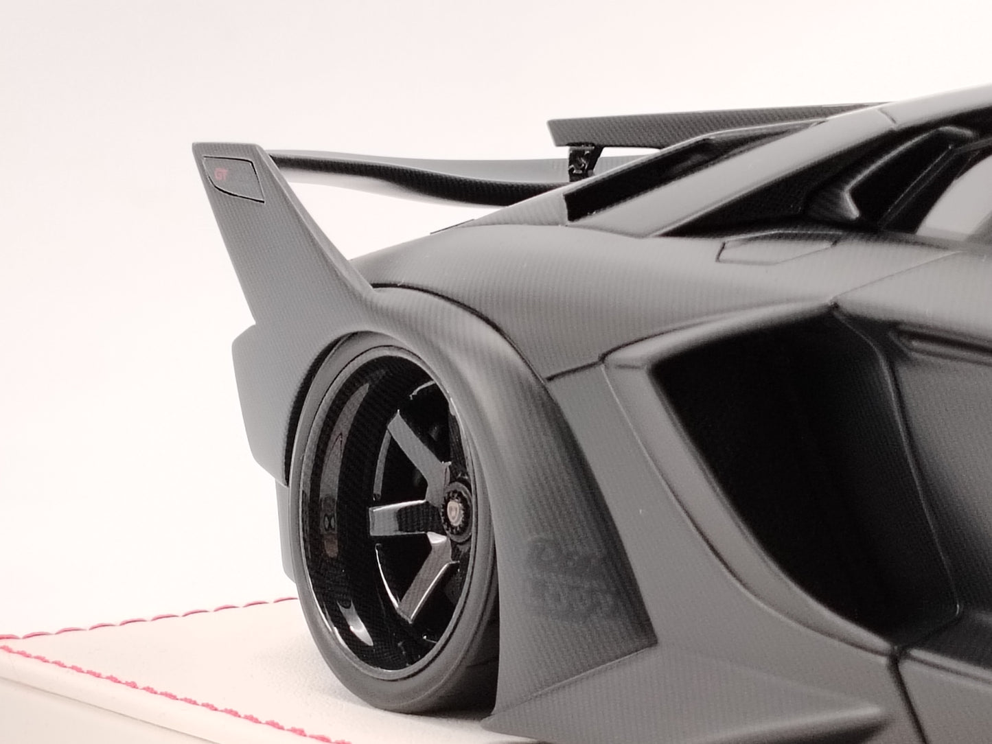 DG 1/18 Lamborghini Aventador GT EVO Black Carbon Limited Edition Die-cast Model Car