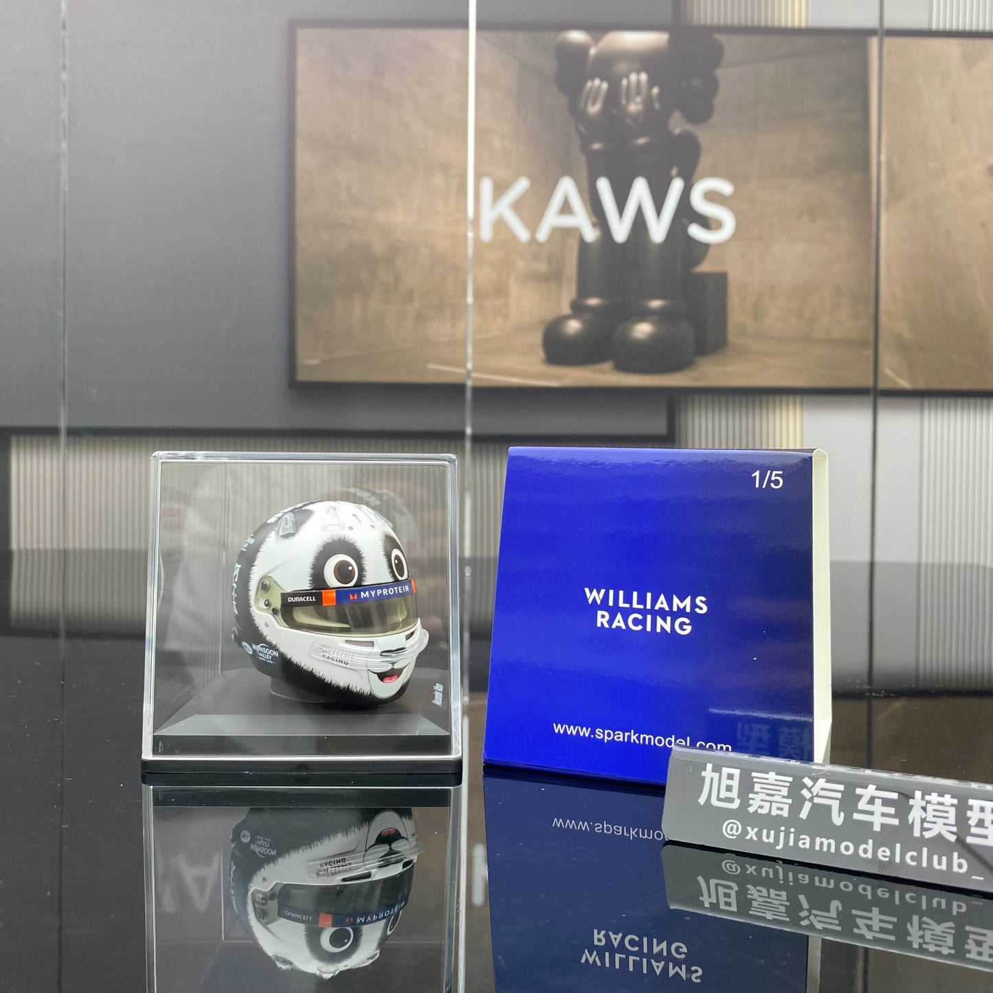 Casco SPARK 1/5 del equipo Williams Albon 5HF151 del Gran Premio de China 2024