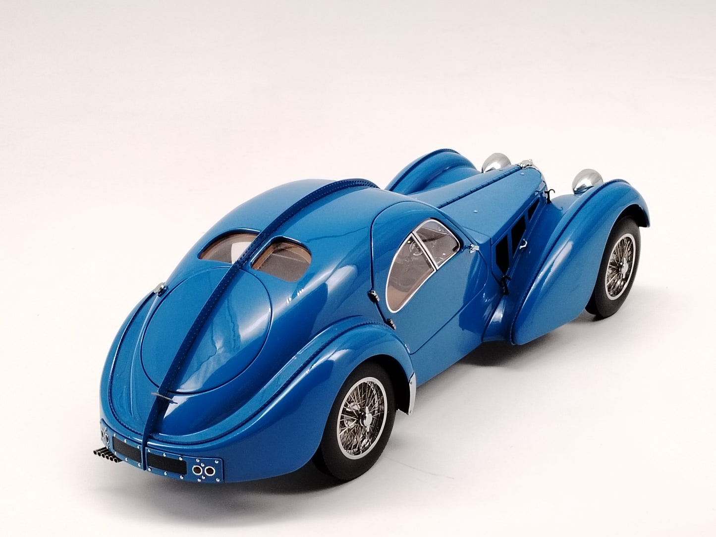 AUTO Art 1/18 Bugatti 57S ATLANTIC 1938 Atlantic Blue Simulation Model Car