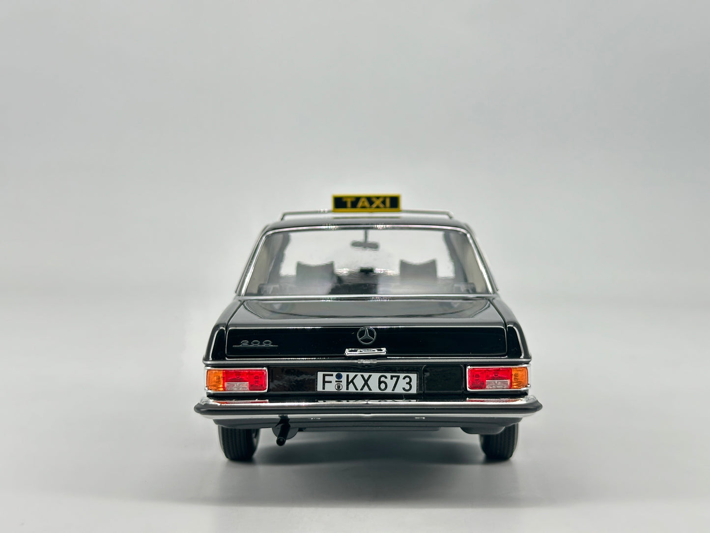Norev 1/18 Mercedes Benz 200 1968 Taxi Black Alloy Car Model