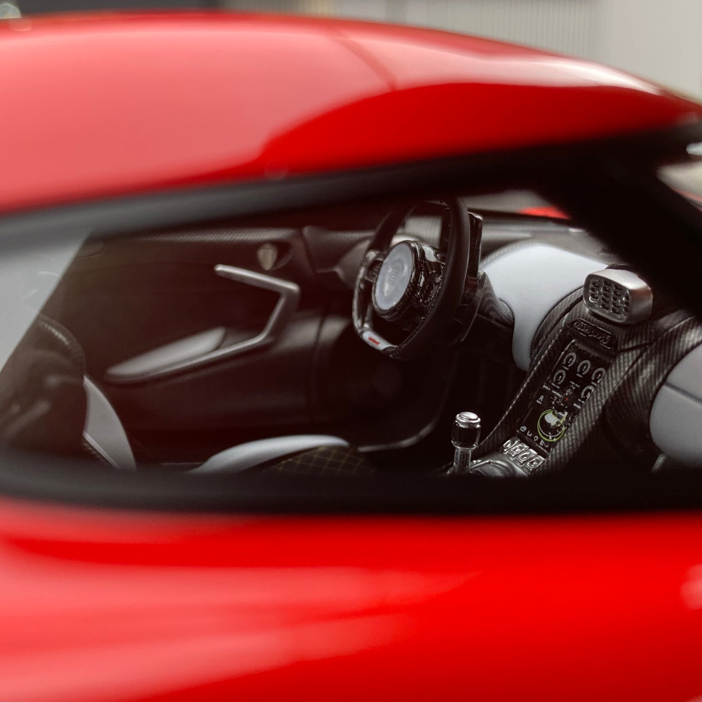 Adorno de simulación de coche rojo Koenigsegg Jesko a escala 1/18 de FRONTIART