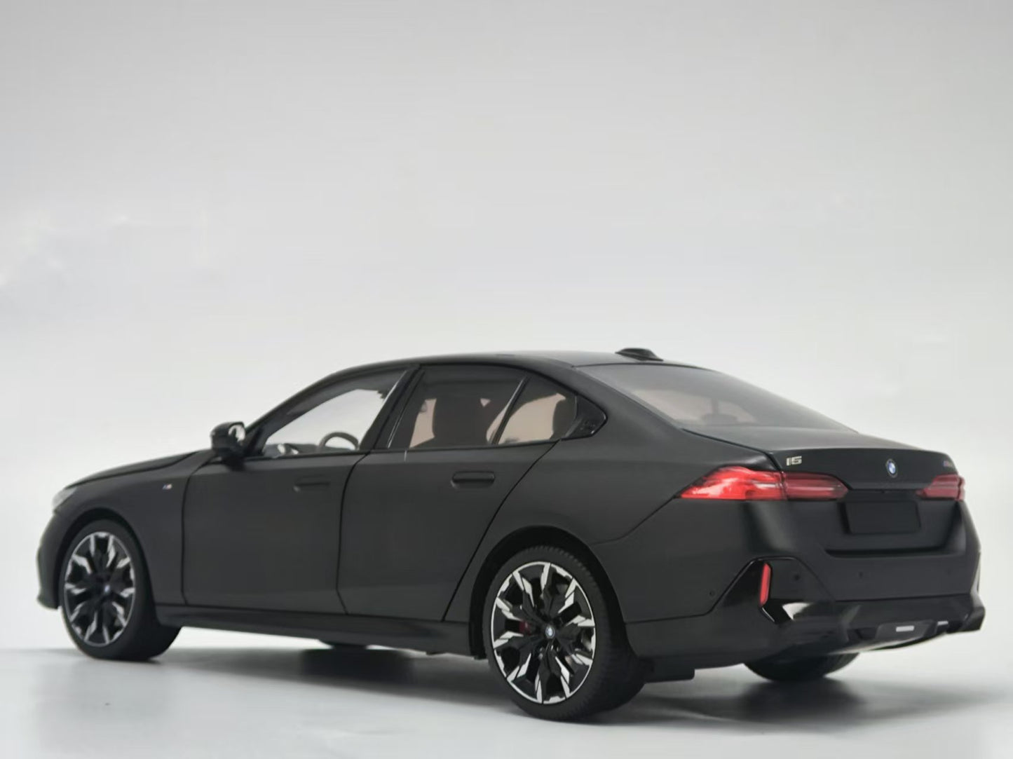 Minichamps 1/18 BMW I5 M50 Alloy Car Model 110023401
