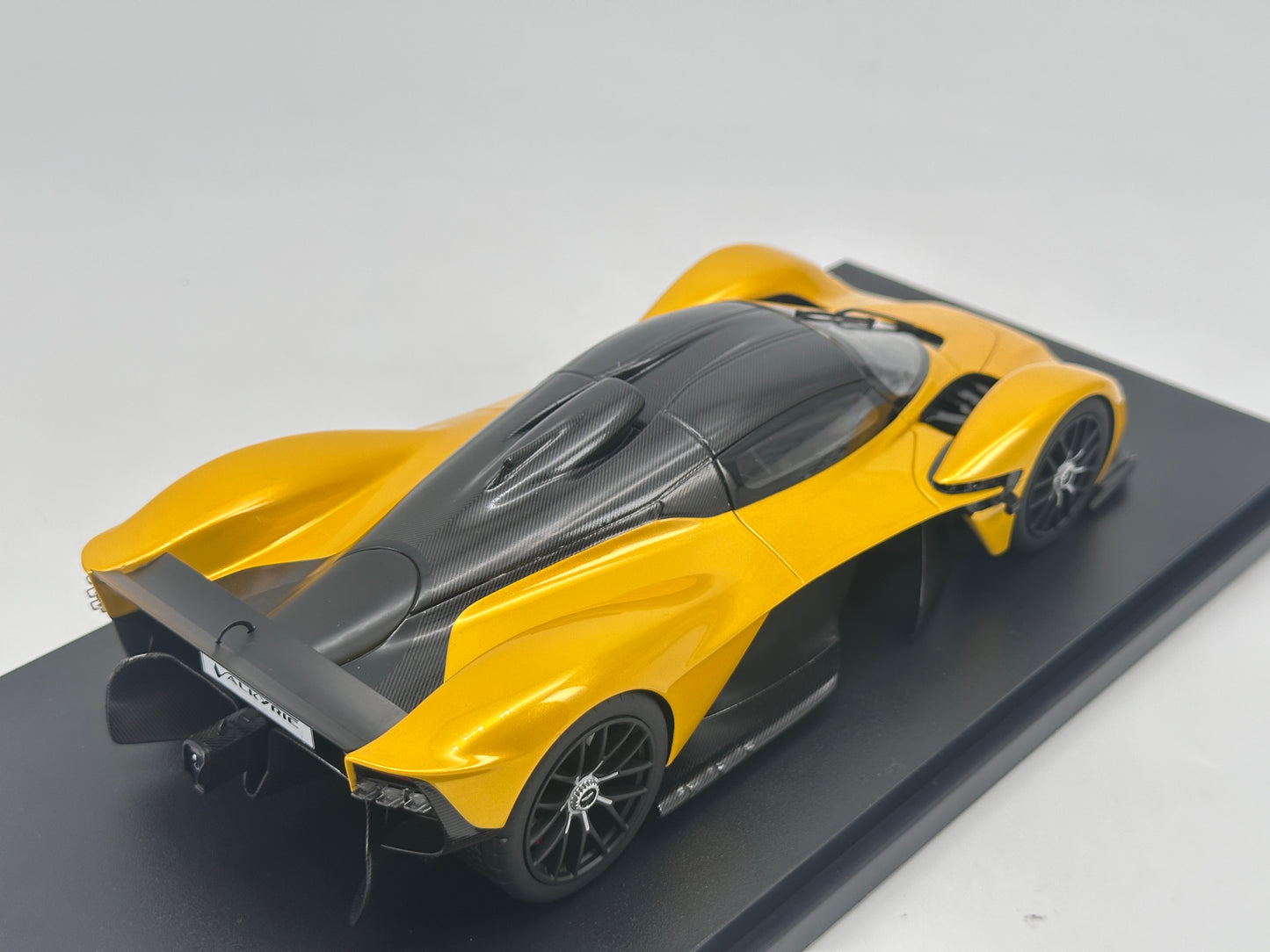 Topspeed 1/18 Aston Martin Valkyrie Sunburst Yellow Simulation Car Model