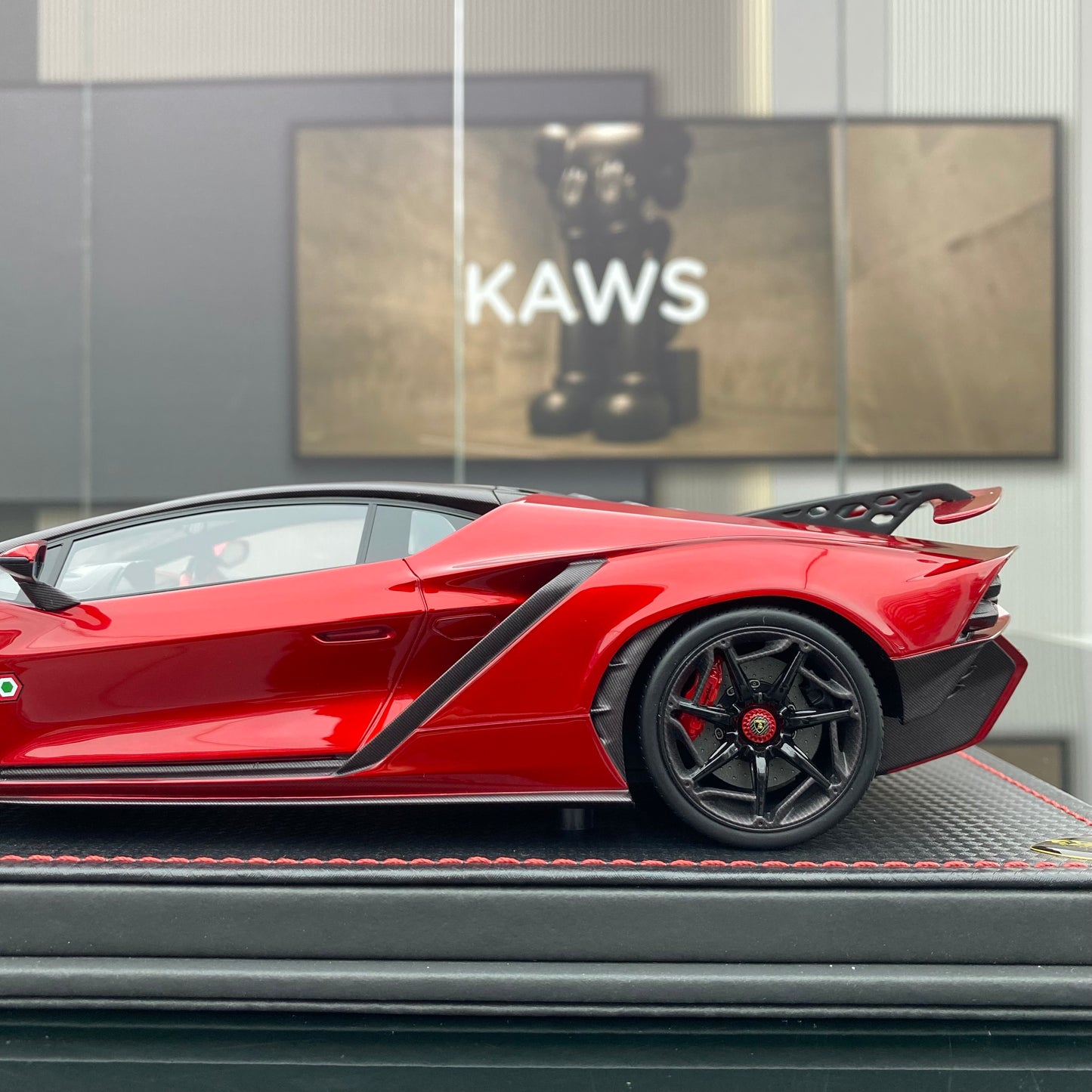 MR 1/18 Lamborghini Invencible coche deportivo con techo rígido rojo metalizado modelo de coche de edición limitada
