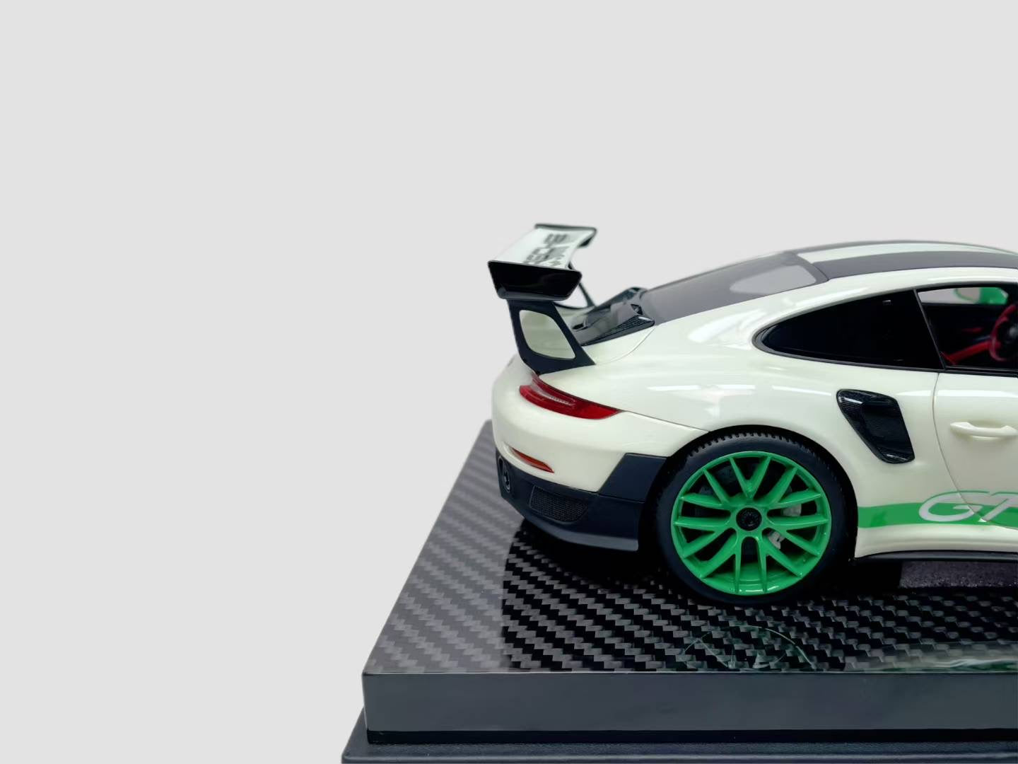 UU 1/18 Porsche 911 GT2RS Limited Edition Car Model Ornament
