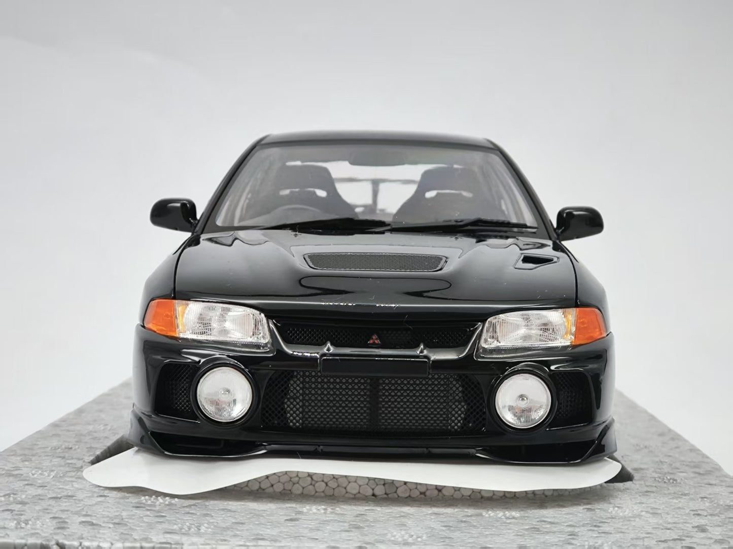MOTORHELIX 1/18 Mitsubishi EVO All-Opening Alloy Car Model