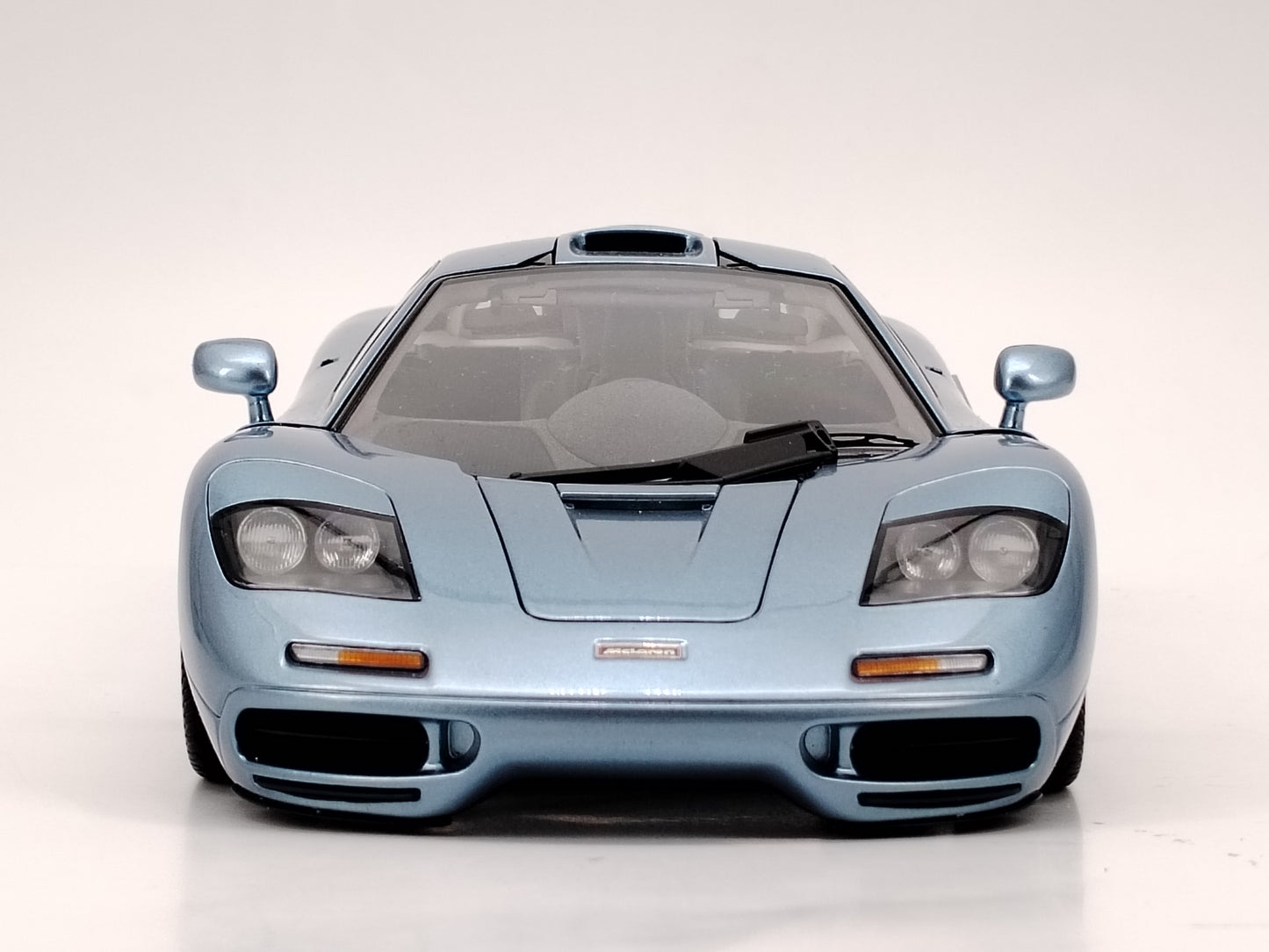LCD 1/18 McLaren F1 Ice Blue Alloy Car Model
