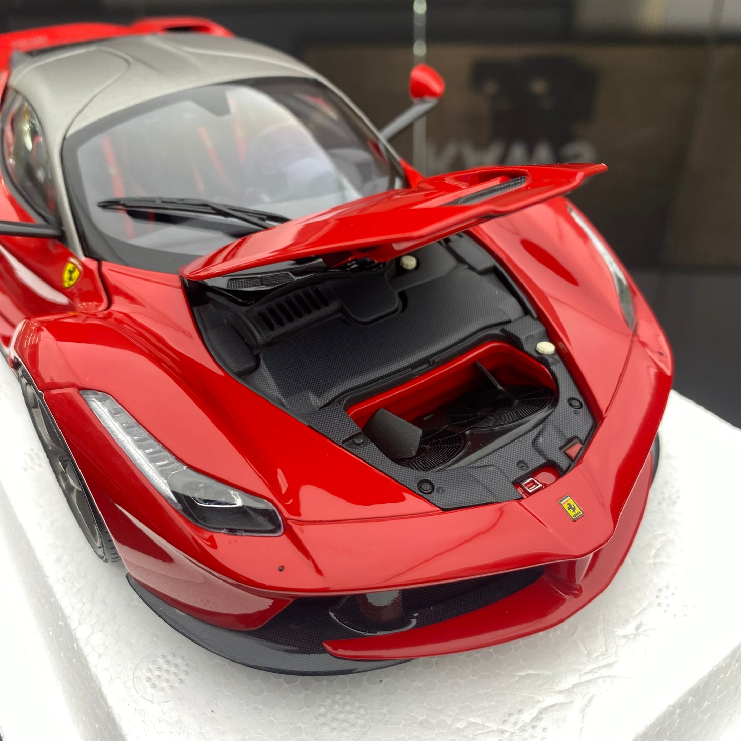 BBR 1/18 Ferrari LaFerrari Carbon Top Red Simulation Car Model Birthday Gift Ornaments
