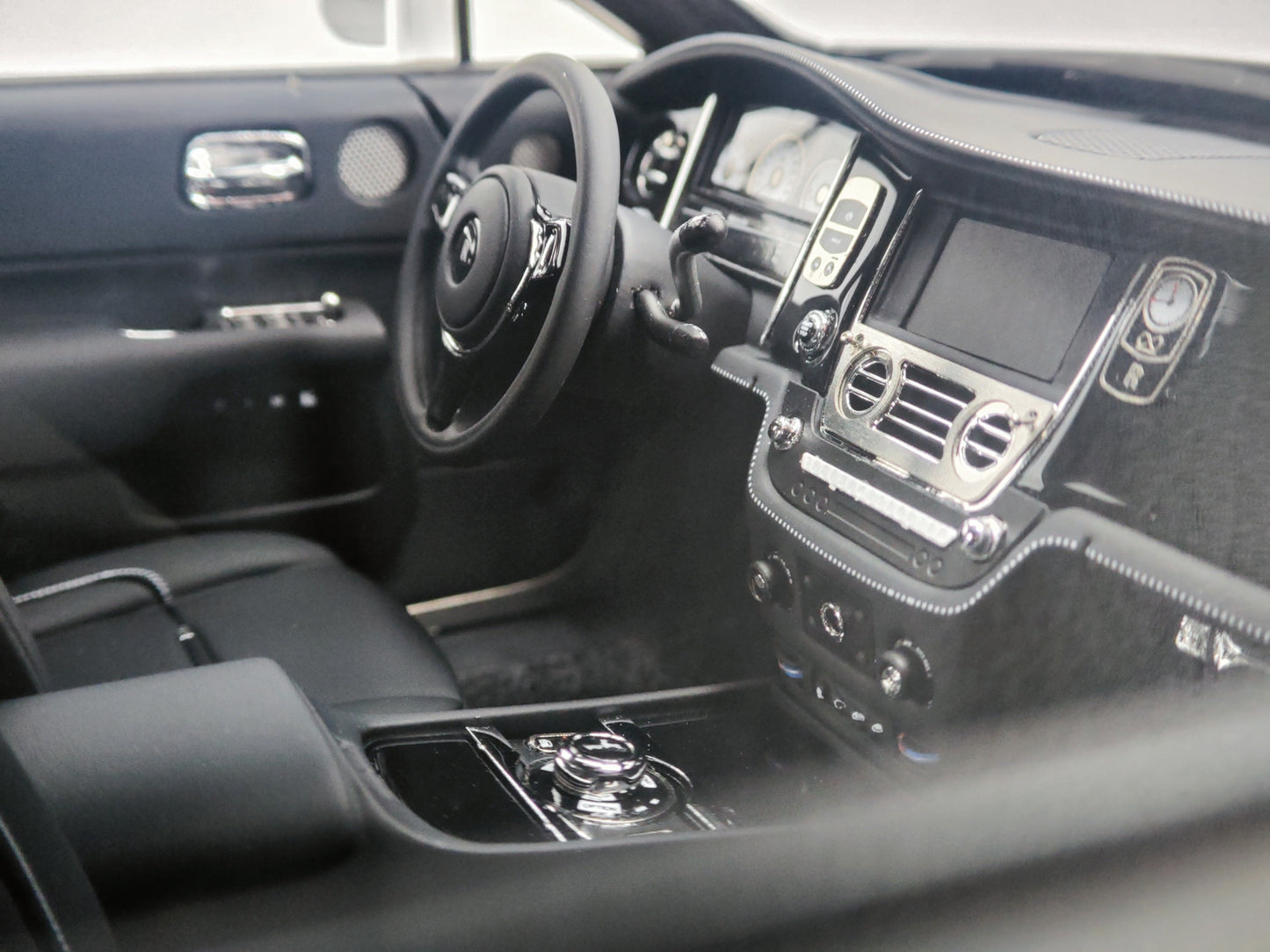 DG 1/18 Rolls-Royce Phantom Black and White Simulation Car Model Birthday Gift