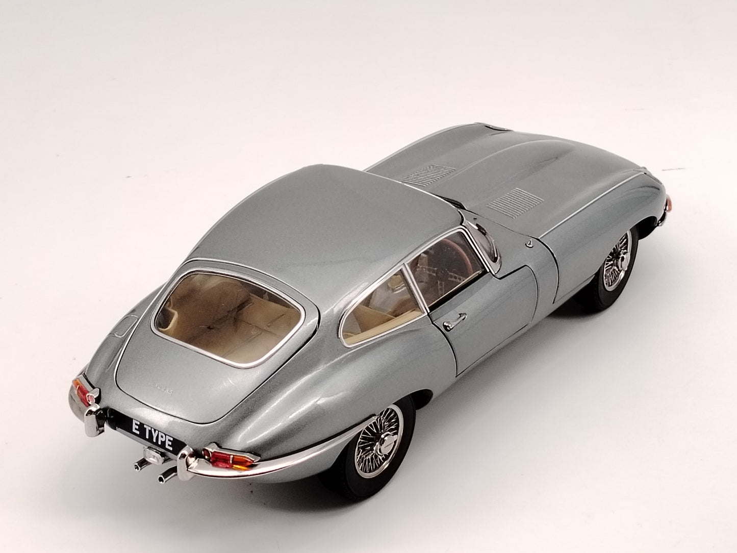 Kyosho 1/18 Jaguar E TYPE alloy simulation model car birthday gift ornaments