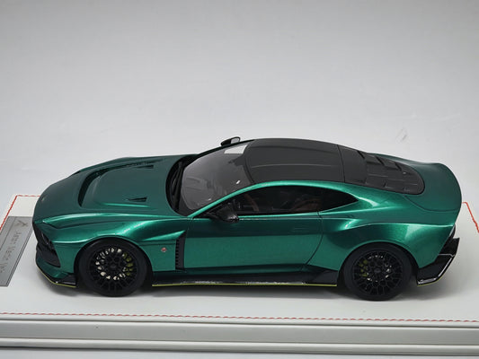 Runner 1/18 Aston Martin Valour Racing Green Resin Model