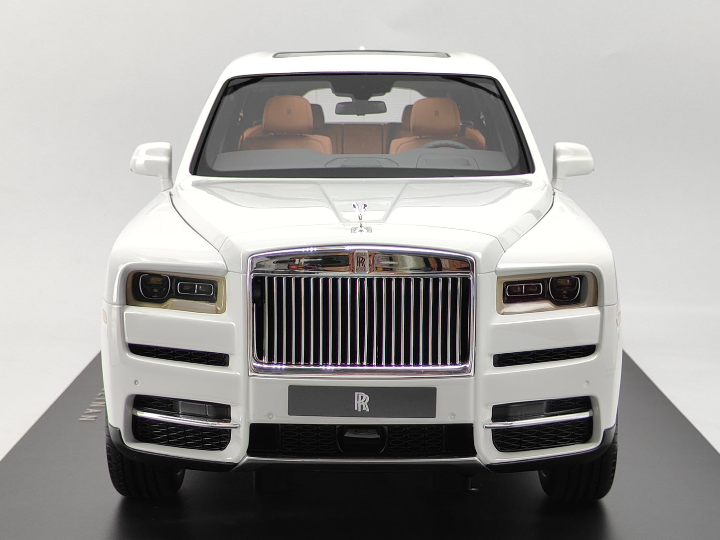 ZP 1/8 Rolls-Royce Cullinan Fully Open with Sunroof Lighted Version White High-end Car Model Ornaments