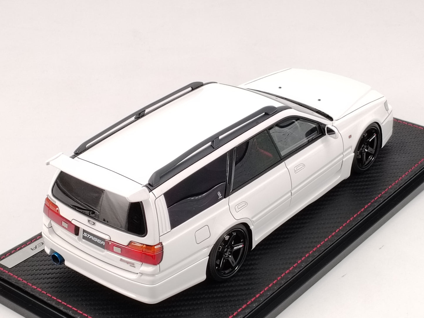 Ignition Model 1/18 Nissan STAGEA 260RS WGNC34 with engine white simulation car model