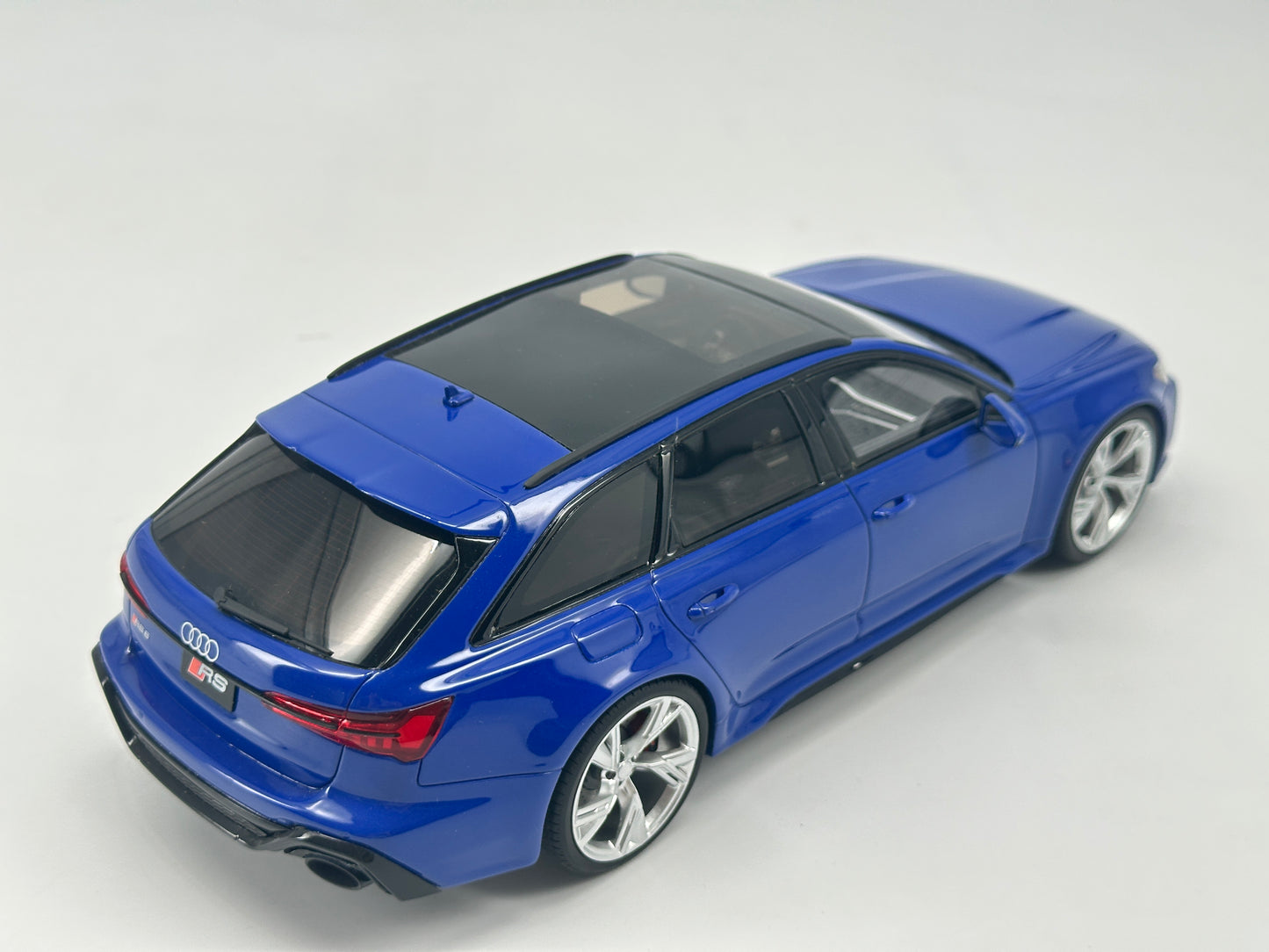GT Spirit 1/18 Audi RS6 AVANT Blue Simulation Car Model Ornaments
