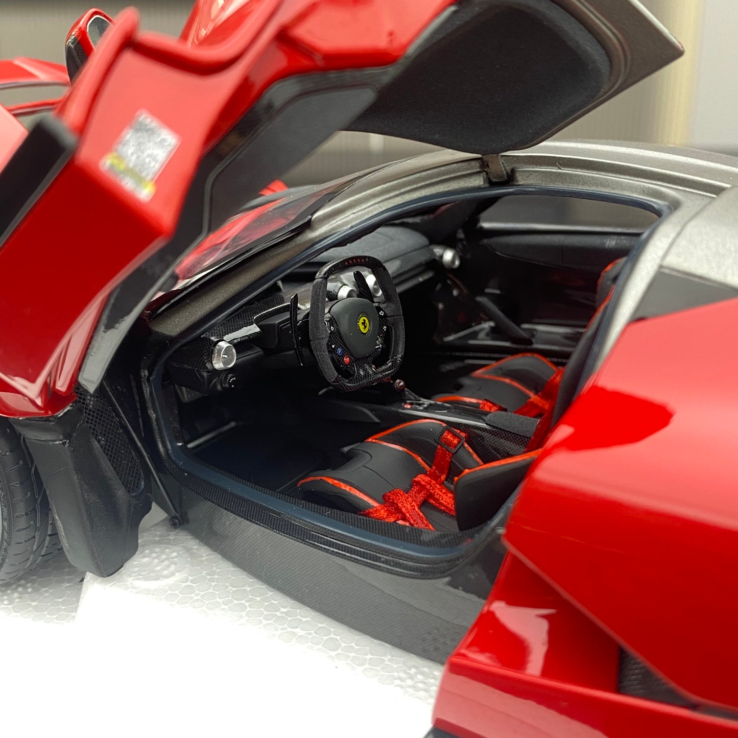 BBR 1/18 Ferrari LaFerrari Carbon Top Red Simulation Car Model Birthday Gift Ornaments