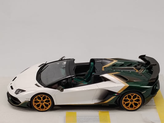 MAKEUP 1/18 Lamborghini SVJ ROADSTER White and Green Limited Edition Simulation Model Car
